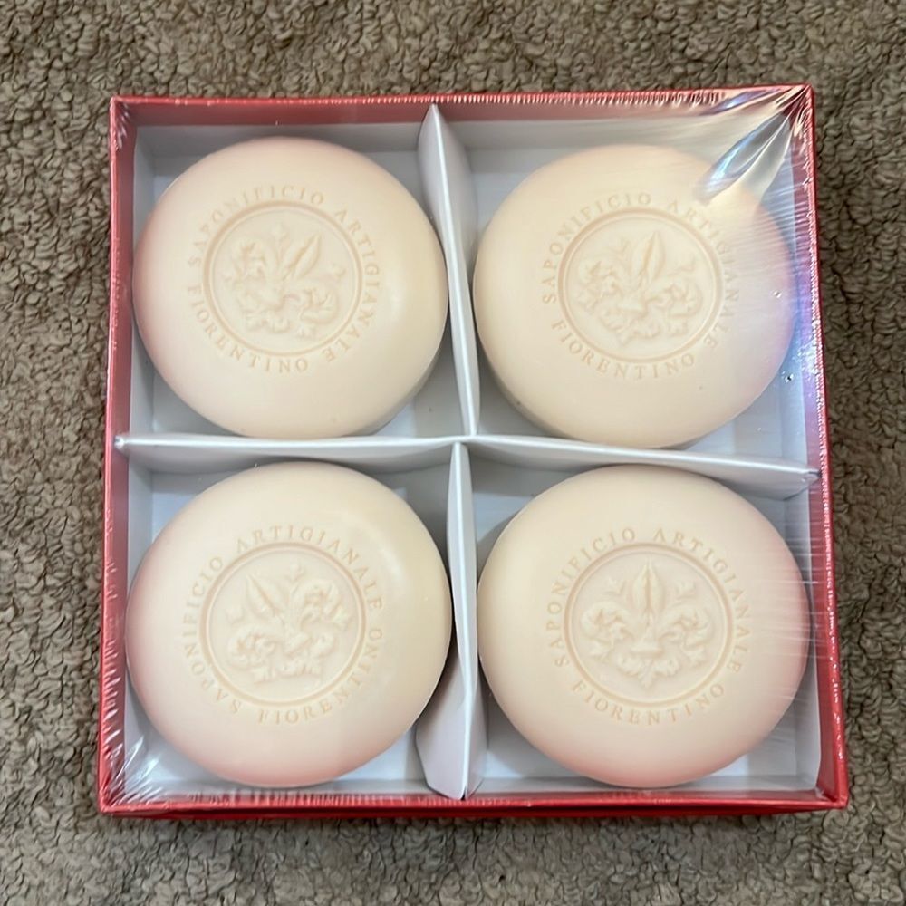 Saponificio Artigianale Fiorentino Rose Scented Soaps set of 4 soaps